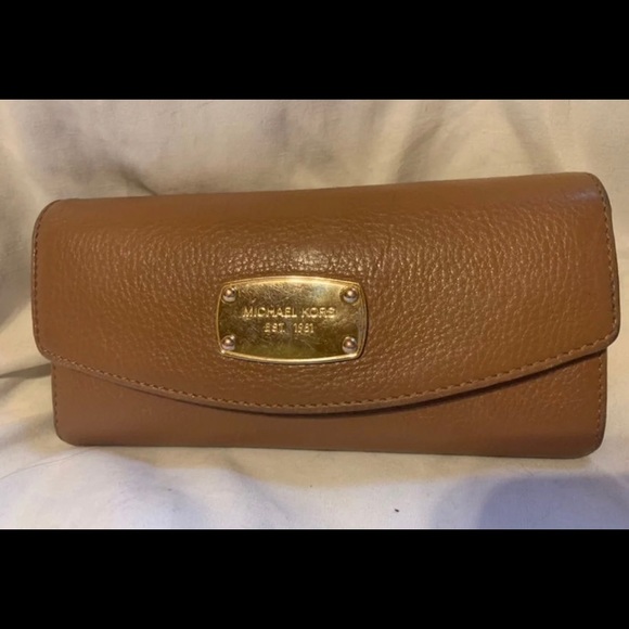 Michael Kors leather handbag and wallet set - Picture 7 of 8